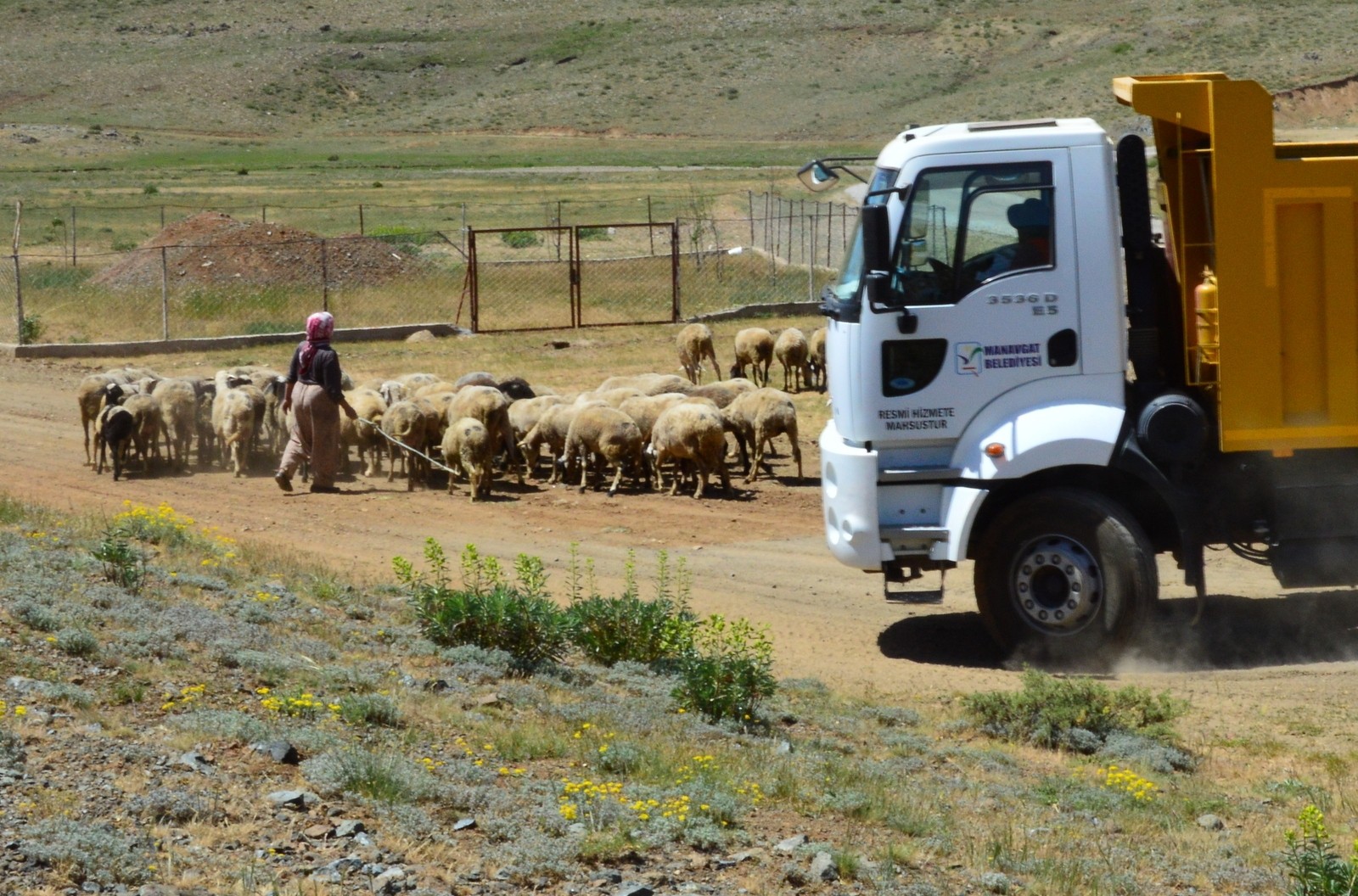 Manavgat Belediyesi yayla yollarında bakım ve onarım çalışması başlattı