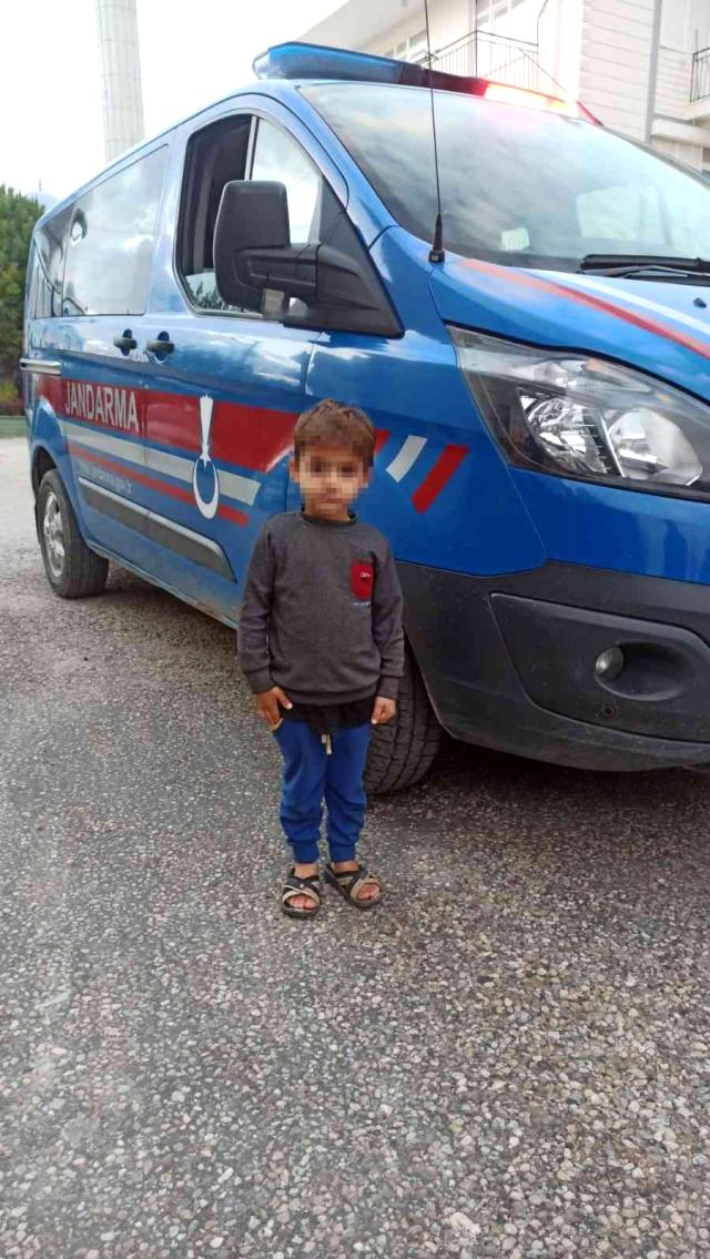 Manavgat'ta kayıp olan çocuk sağ bir şekilde ailesine teslim edildi