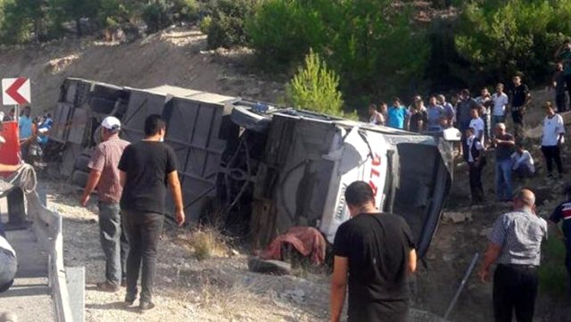 Mersin'de askerleri taşıyan otobüs devrildi: 5 asker şehit oldu, 10 asker yaralandı