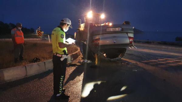 Mersin'de kontrolden çıkarak takla atan otomobildeki 2'si çocuk 4 kişi yaralandı.