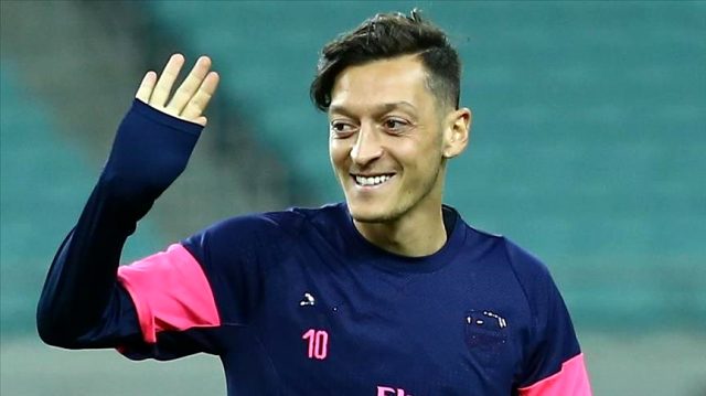 Mesut Özil'den Kızılay'a 713 bin TL'lik anlamlı bağış