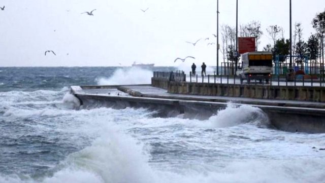 Meteoroloji'den İstanbul dahil 12 kent için sağanak yağış ve fırtına uyarısı