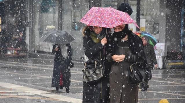 Meteoroloji uyardı! 3 bölge sağanak yağışa, 1 bölge kara teslim