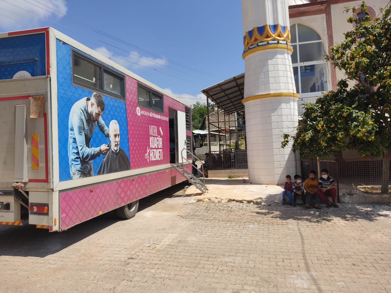  Mobil Kuaför Kaş, Demre ve Kumluca'da hizmet verdi