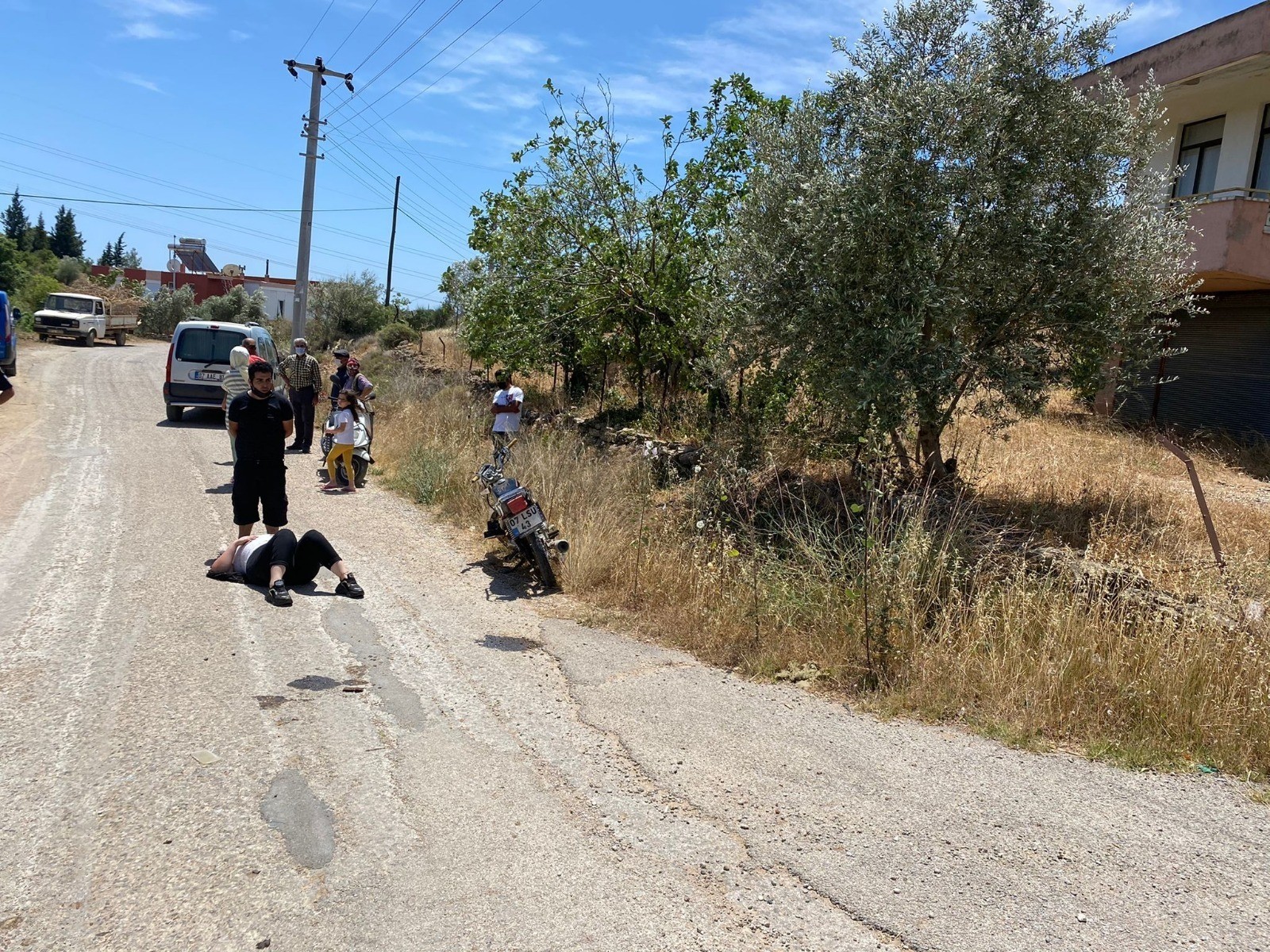 Motosikletin devrilmesi sonucu meydana gelen trafik kazasında 1 yaralı