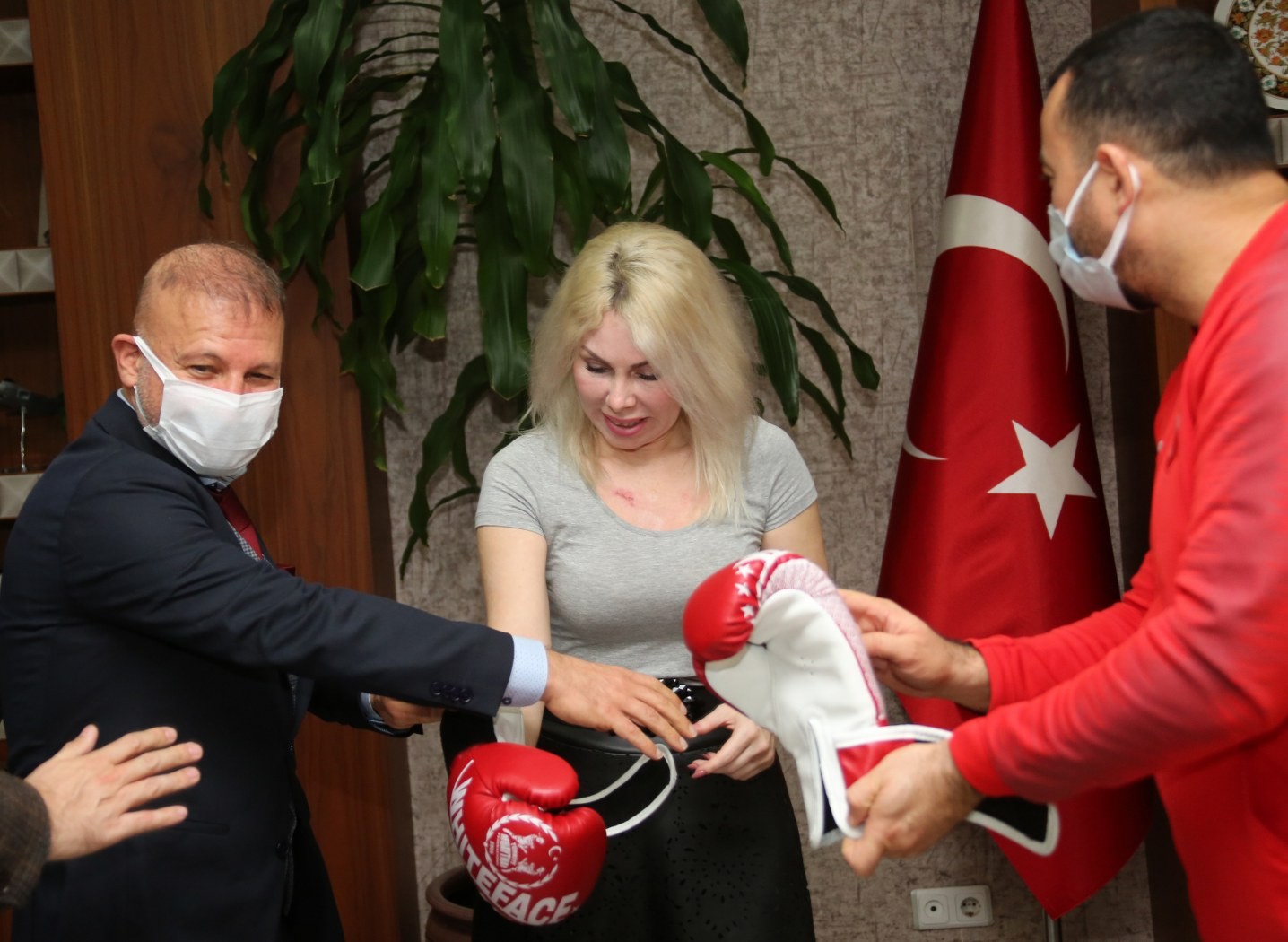 Muaythai Dünya Şampiyonlarından Rektör Özkan'a ziyaret