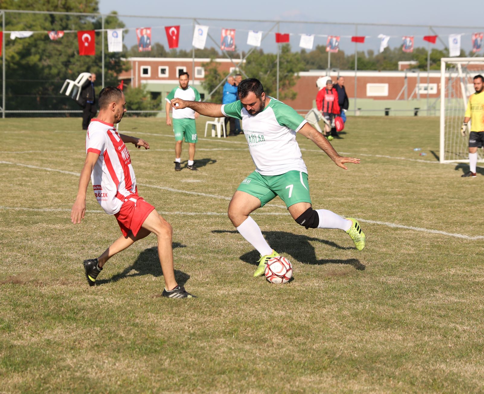 Muhtarlar Futbol Turnuvası'nda zorlu çeyrek final tamamlandı