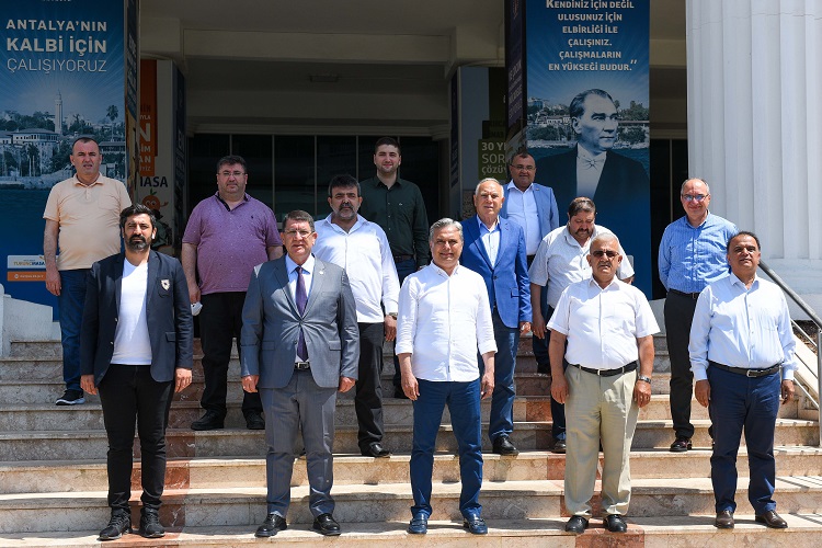 Muratpaşa Belediye Başkanı Ümit Uysal'dan güzel jest