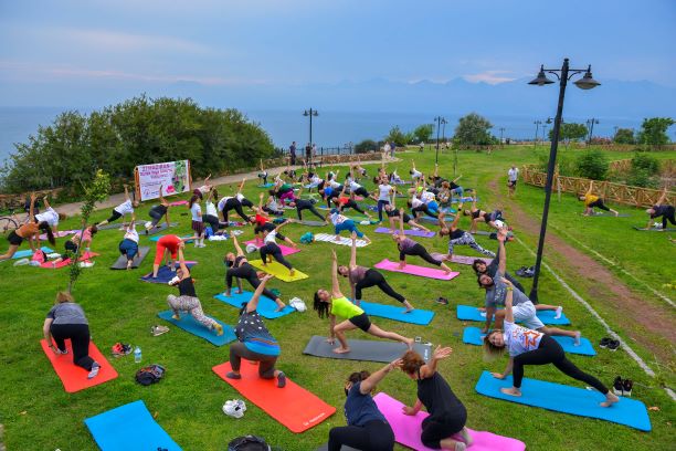 Muratpaşa Belediyesi Dünya Yoga Günü kutlandı