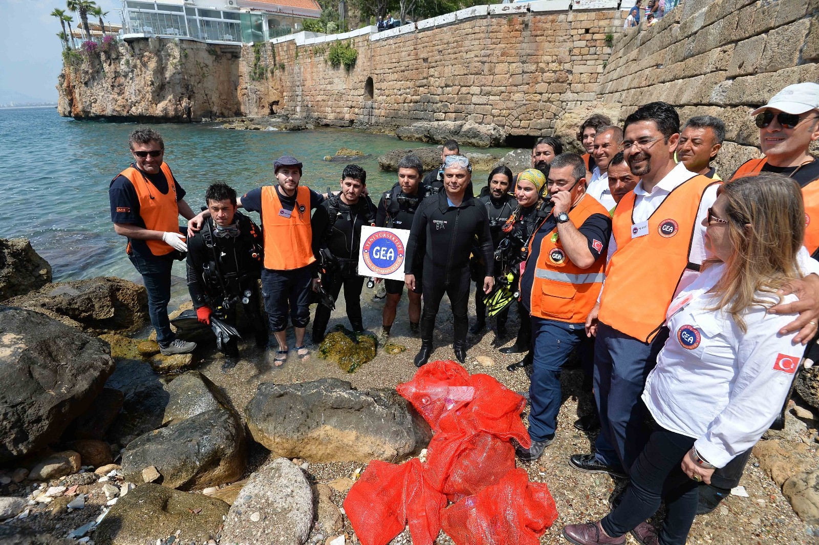 Muratpaşa Belediyesi, üst üste 6’ncı kez “Mavi Bayrak’ta En İyi Çevre Eğitim Etkinlikleri” ödülünü aldı