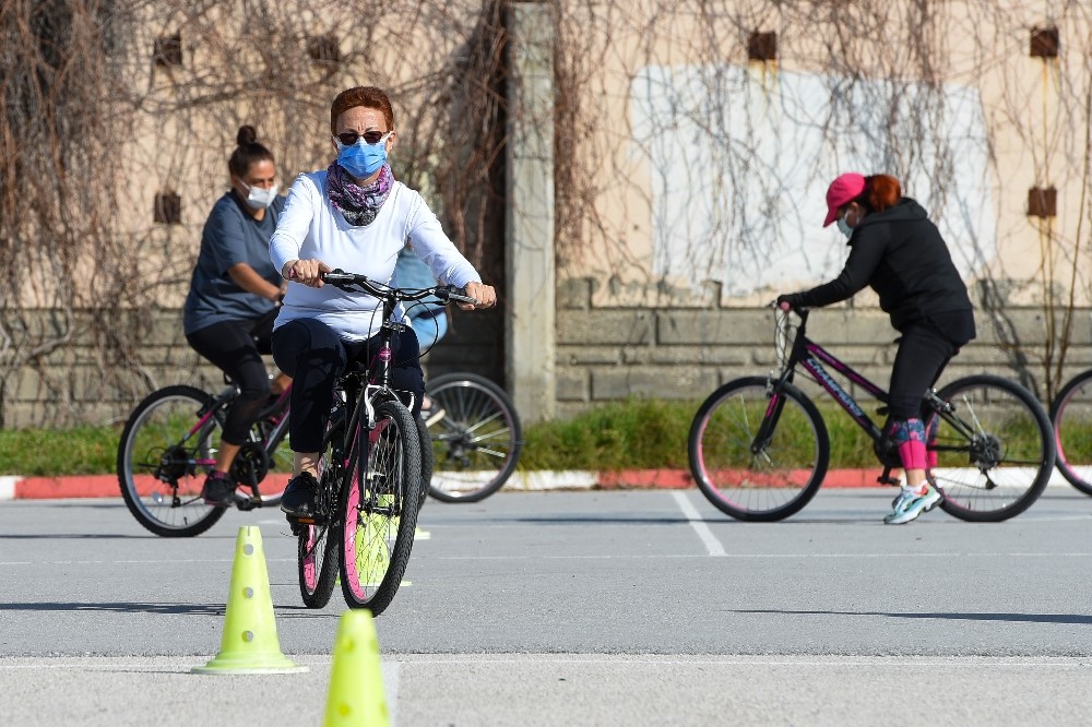 Muratpaşa’da temel bisiklet sürüş eğitimleri devam ediyor