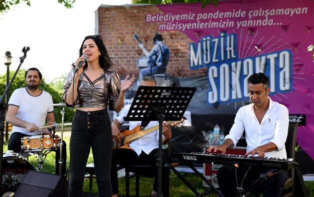 Muratpaşa’dan müzisyenlere destek