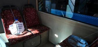 Otobüs şoföründen ilginç korona önlemi: Yasaklı koltuklara 5 litrelik bidon bağladı