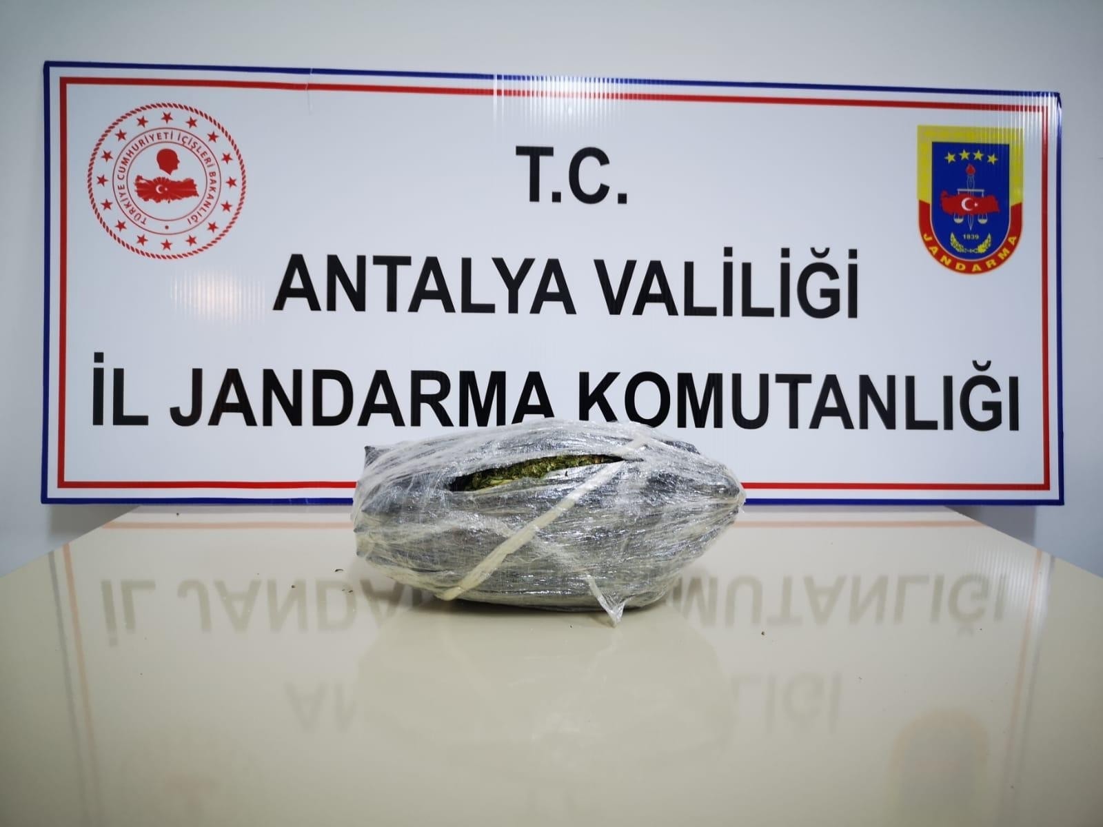 Otobüsle uyuşturucu ticareti jandarmaya takıldı