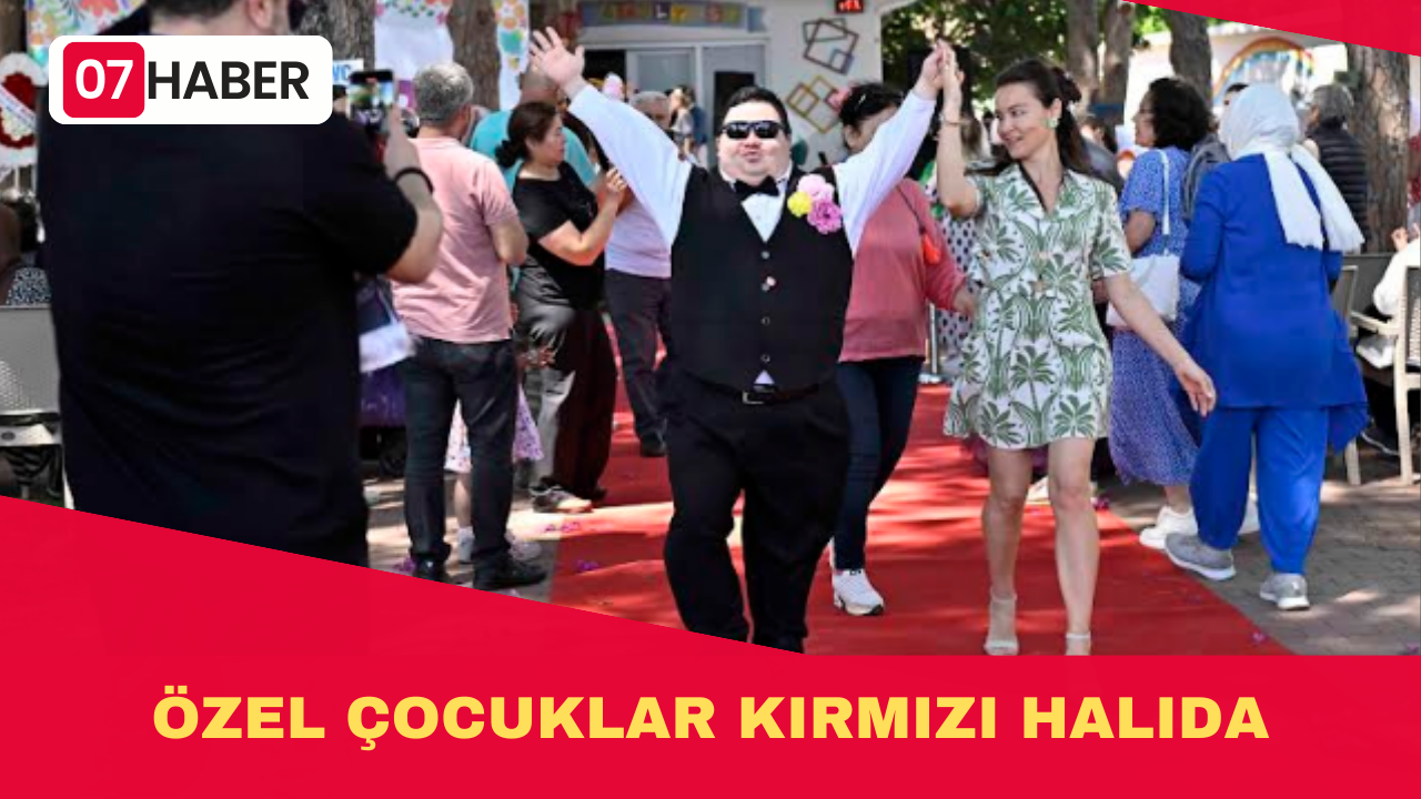 ÖZEL ÇOCUKLAR KIRMIZI HALIDA