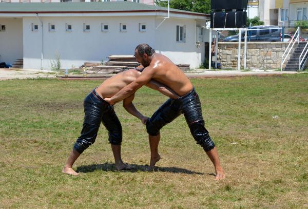 Pehlivanlar Kırkpınar’a hazırlıklarını Korkuteli'de sürdürüyor.