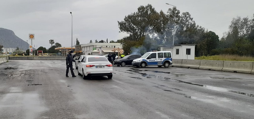 Polisimiz Güvenliğimiz ve Sağlığımız İçin Yağmur Altında Görevinin Başında