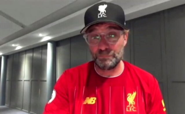Premier Lig'de 11.000 gün sonra şampiyon olan Liverpool  FC takımının hocası olan Jürgen Klopp, gözyaşlarını tutamadı