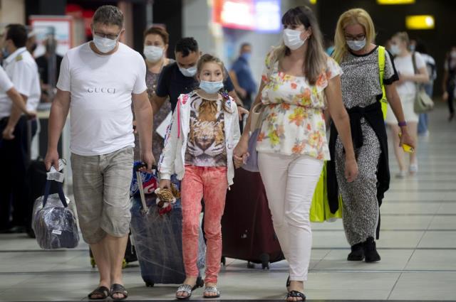 Ruslar, koronavirüse rağmen 2020'de de Antalya'dan vazgeçmedi