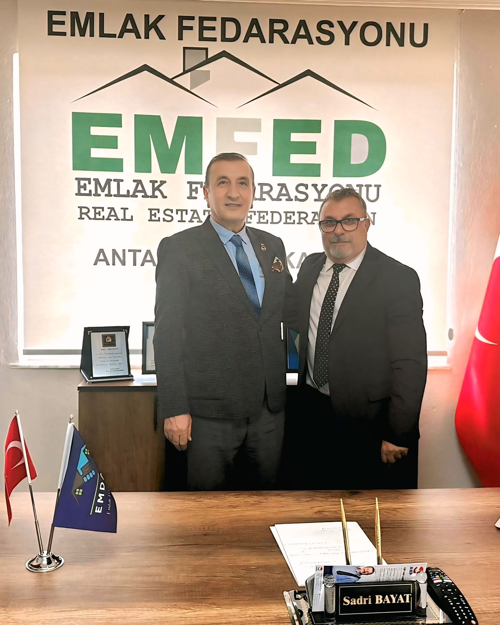 SADRİ BAYAT, HEM SİYASETTE HEM TİCARETTE FARK YARATIYOR