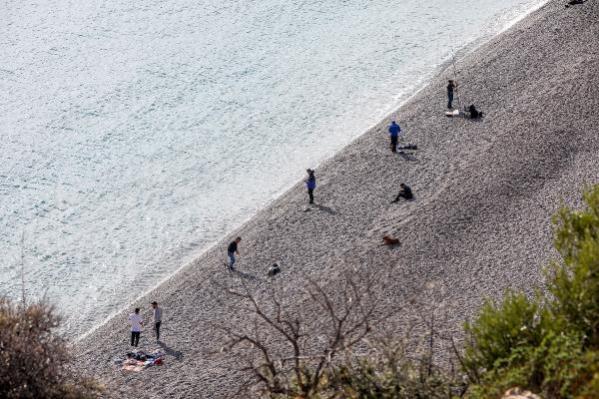 Sağanak beklenen Antalya'da deniz keyfi