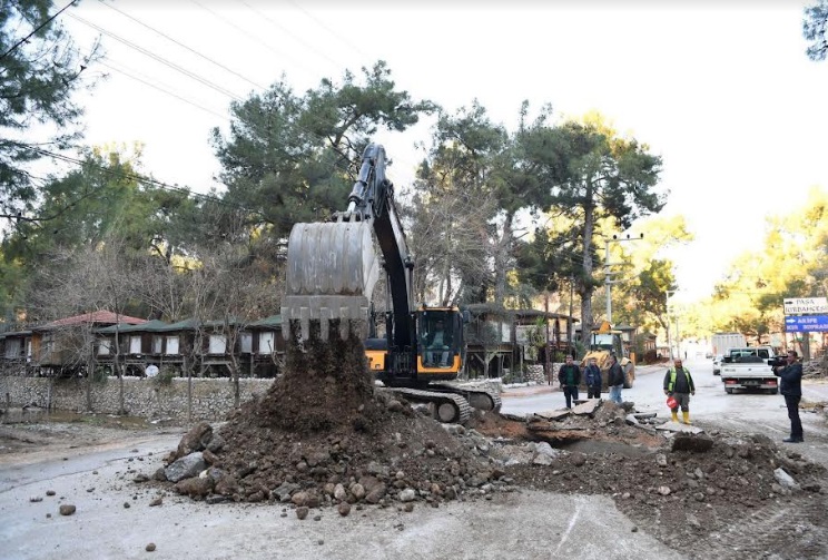 SEL SULARININ YIKTIĞI KÖPRÜLER ONARILDI