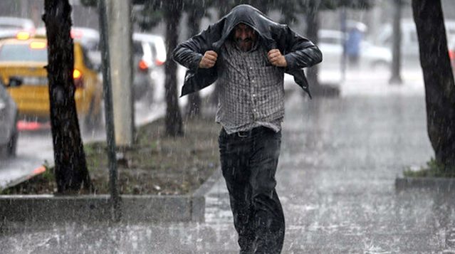 Şemsiyesiz dışarı adım atmayın! Meteoroloji'den 5 il için gök gürültülü sağanak uyarısı