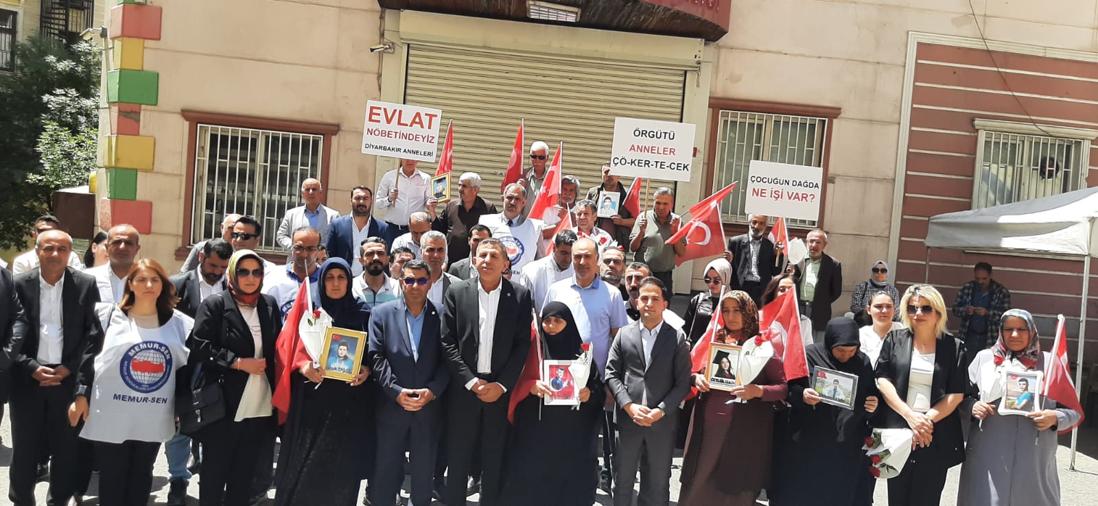 SENDİKALARDAN DİYARBAKIR ANNELERİNE "TERÖRSÜZ TÜRKİYE " ZİYARETİ VE DESTEĞİ