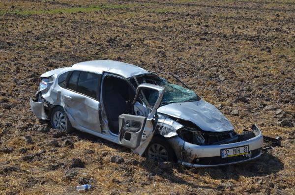 Serik ilçesinde otomobilin tarlaya uçtuğu kazada sürücü yaralandı.