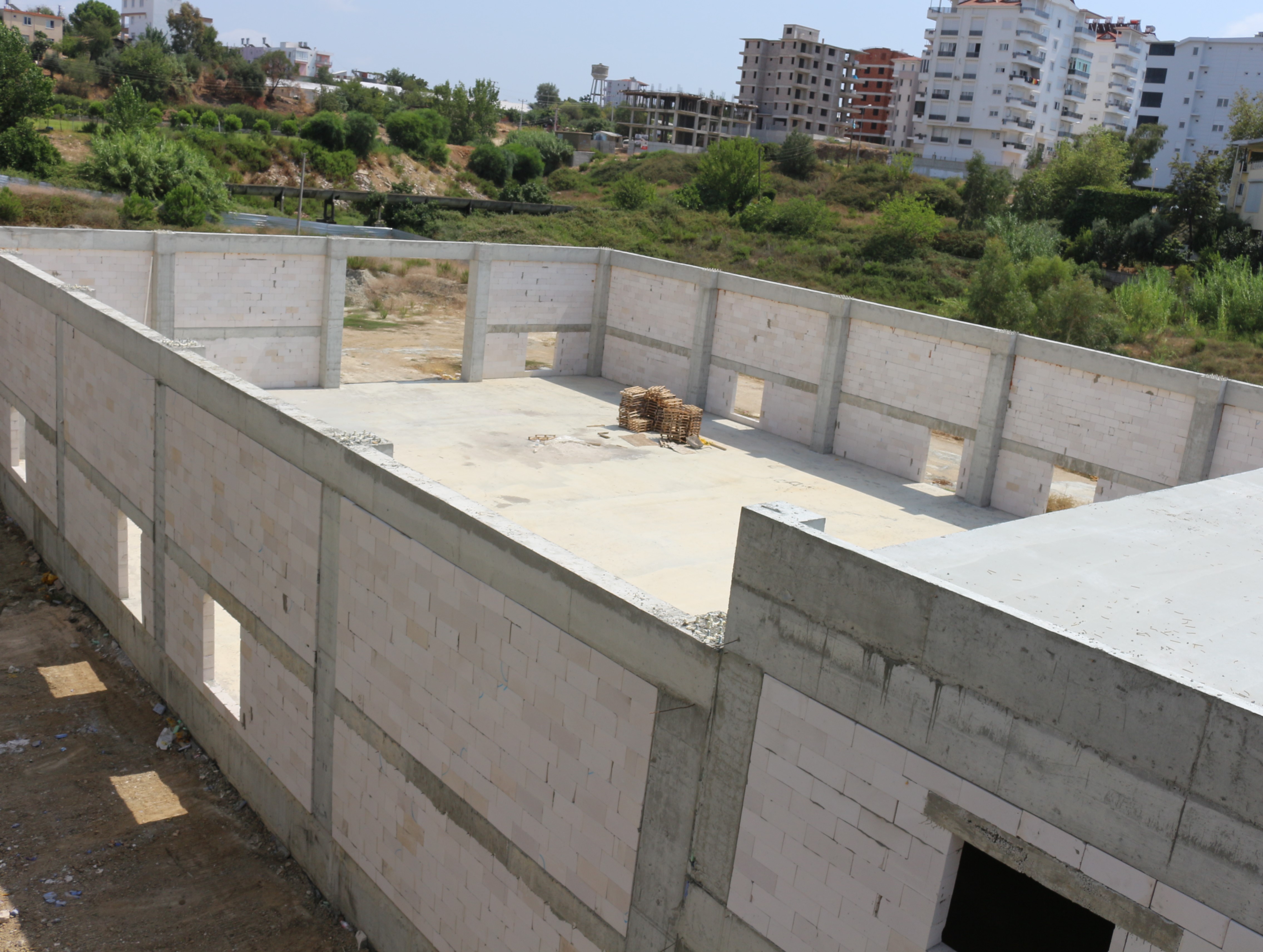 Serik Kültür Merkezi bünyesindeki düğün salonunun kaba inşaatı tamamlandı