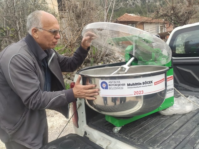 SERİKLİ KADINLARA BÜYÜKŞEHİR’DEN HAMUR YOĞURMA MAKİNESİ