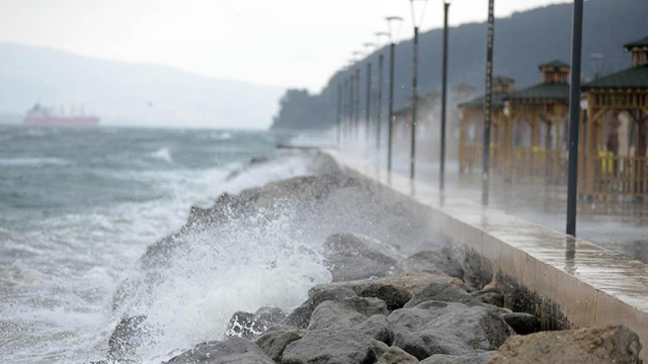 Şiddetli fırtına Marmara, Ege ve Batı Karadeniz’i vurdu