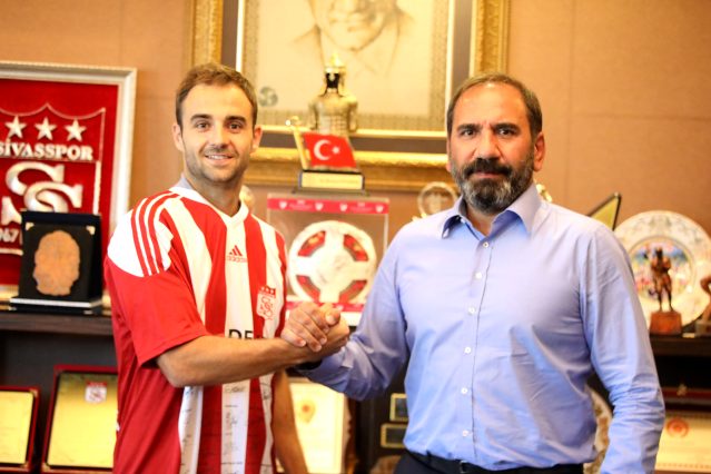 Sivasspor sezonun ilk transferini yaptı!