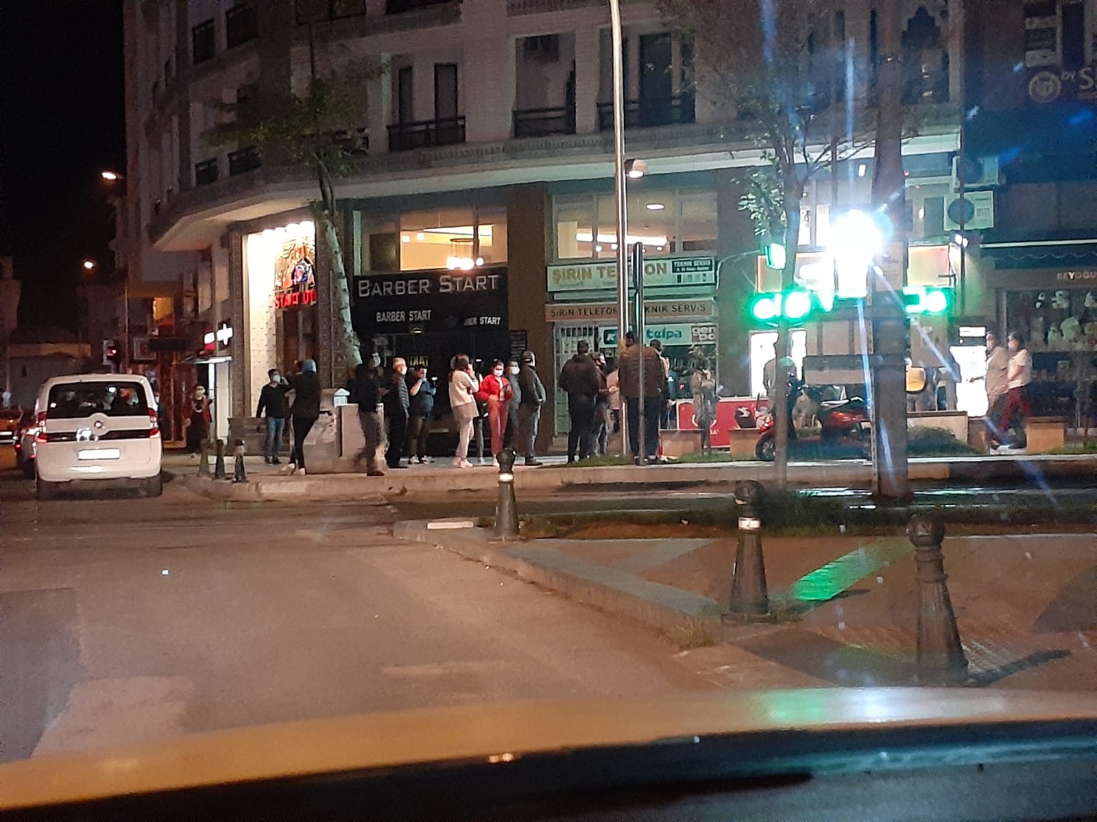 Sokağa çıkma yasağının duyurulmasının ardından Antalyalılar fırınlara akın etti