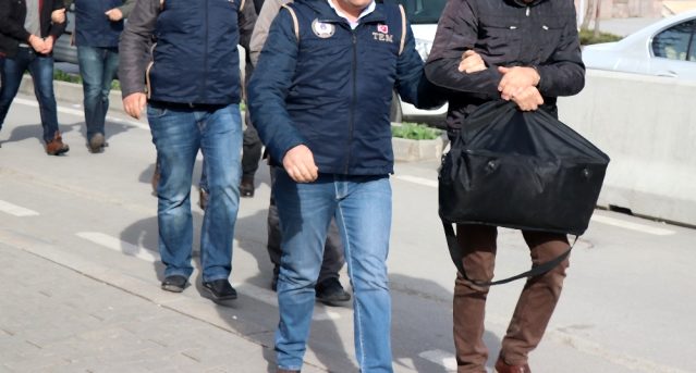 Son Dakika: Antalya'da eş zamanlı FETÖ operasyonları düzenlendi