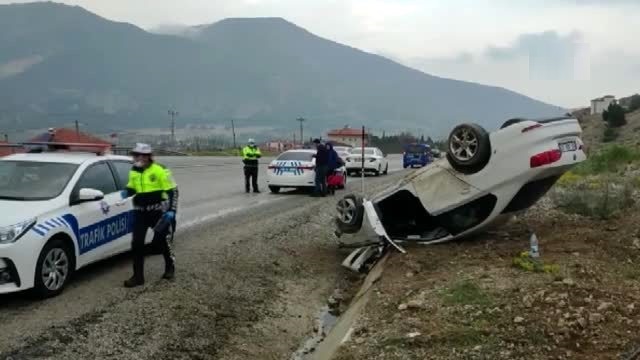 Takla atan otomobilin sürücüsü yara almadan kurtuldu