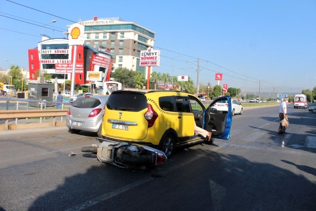 Taksiye arkadan çarpan motosikletin sürücüsü yaralandı