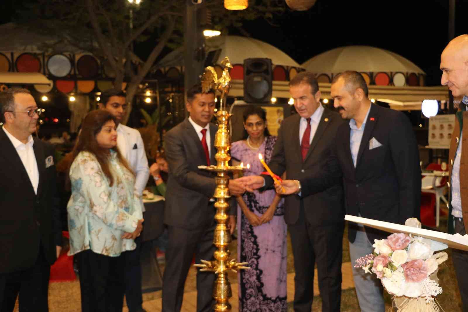 Tanıtım amaçlı Antalya'da Sri Lanka yemekleri yendi