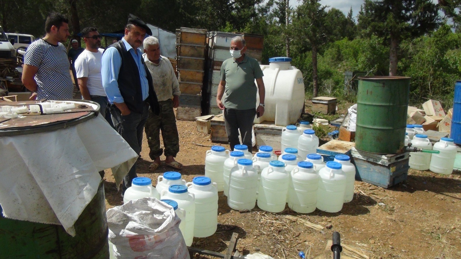 Tarım İlçe Müdürlüğü ve Jandarma tarafından sahte bal üreticilerine baskın düzenledi