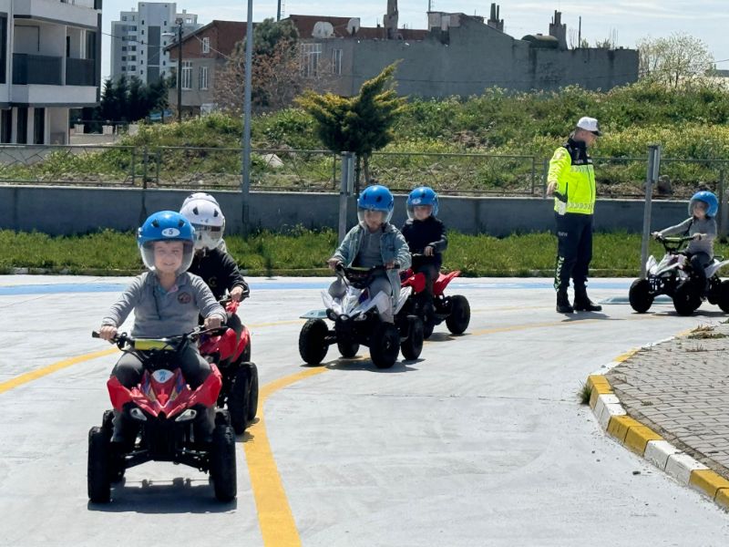 Tekirdağ’da Çocuklara Teorik ve Uygulamalı Trafik Eğitimi Verildi