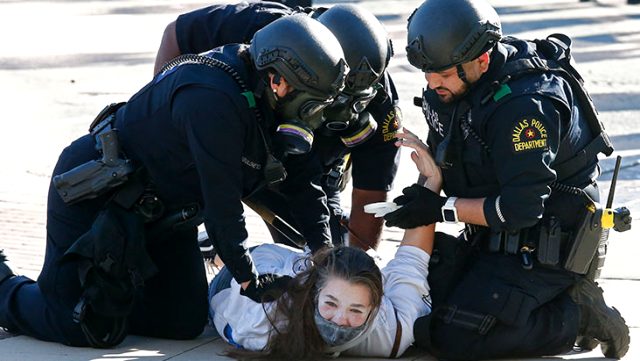 Teksas'ta George Floyd protestoları nedeniyle OHAL ilan edildi