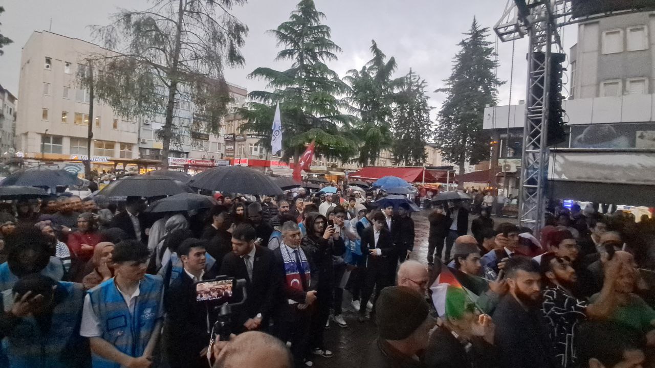 Terme’de Yağmura Rağmen Kudüs İçin Binlerce Kişi Meydana Akın Etti