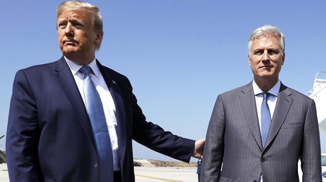 Trump'a koronavirüs şoku! En yakınının testi pozitif çıktı!