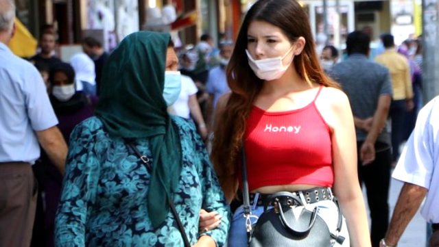 Tüm Türkiye'de meskenler hariç her alanlarda maske takmak zorunlu oldu
