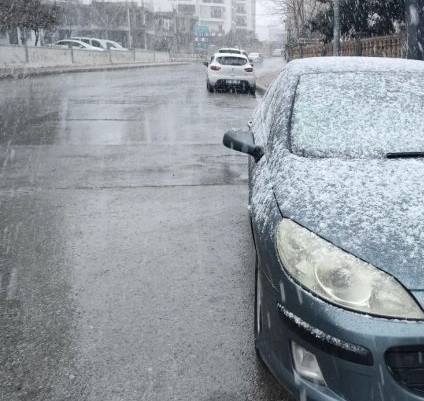 TURİZM KENTİ ANTALYA’NIN ŞEHİR MERKEZİNE 29 YIL SONRA KAR YAĞDI