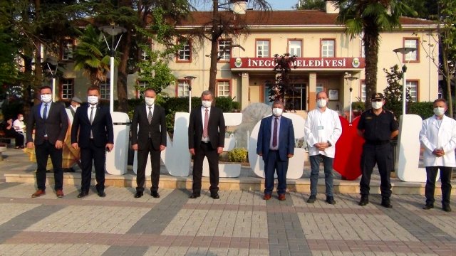 Türkiye'de ilk kez bütün kamu araçları siren çalıp, maske mesafe uyarısı yaptı