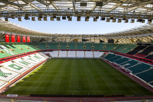 Türkiye Futbol Federasyonu, Süper Lig'de ilk yarıdaki maçlarının seyircisiz oynanmasına karar verdi
