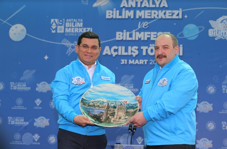 TÜRKİYE’NİN EN BÜYÜK BİLİM MERKEZİ ‘BİLİMFEST’ İLE KAPILARINI AÇTI