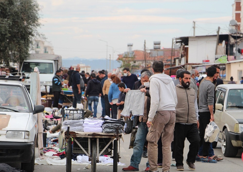 Turuncu Listedeki Antalya'da Covid-19 tedbirlerinin hiçe sayılması endişe oluşturdu.