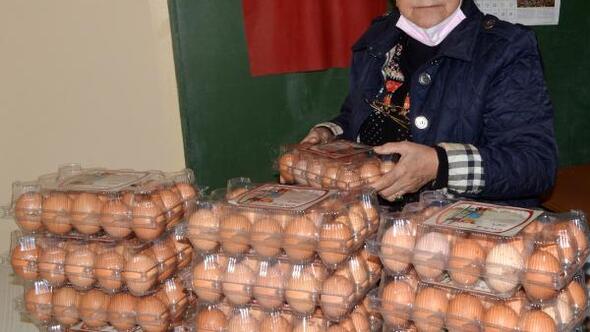 TYSD Antalya Şubesi'nce ihtiyaç sahiplerine taze organik tavuk yumurtası dağıtıldı.